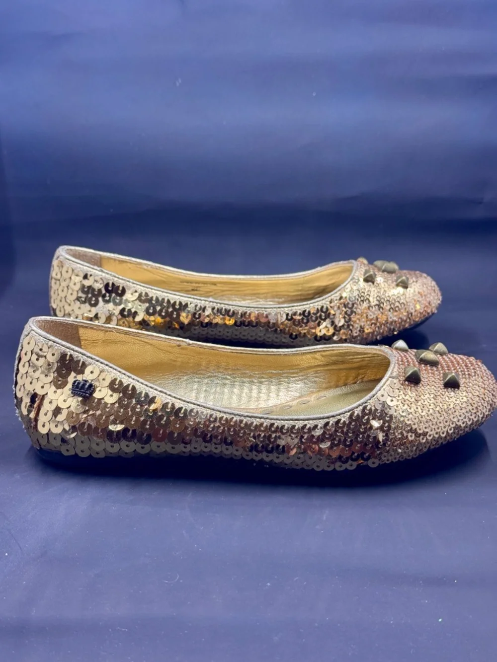 GIRLS SIZE 2E GOLD SEQUIN BALLERINA FLATS JUICY COUTURE WITH STUD DETAILS